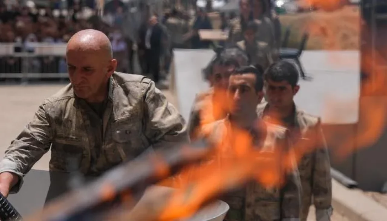 Bahçeli'nin çağrısıyla PKK'lılar silah bırakma kararı aldı, süreçte önemli gelişmeler yaşandı.