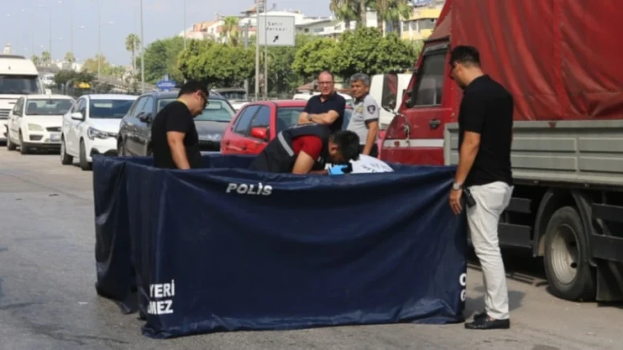 Muratpaşa'da park halindeki araçta ölü olarak bulunan kişinin kimliği belirlendi, otopsi için adli tıpa kaldırıldı