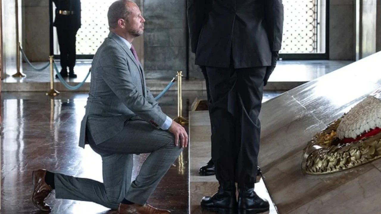 Belçika Savunma Bakanı Francken, Anıtkabir'de Atatürk'e saygı duruşunda bulundu