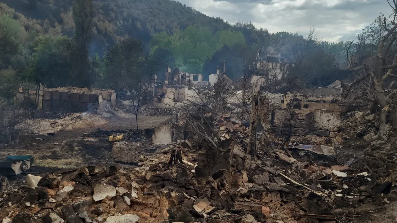 Yangın bölgelerinde hasar tespitleri başladı, Bakan Kurum yaraları hızlıca saracaklarını duyurdu