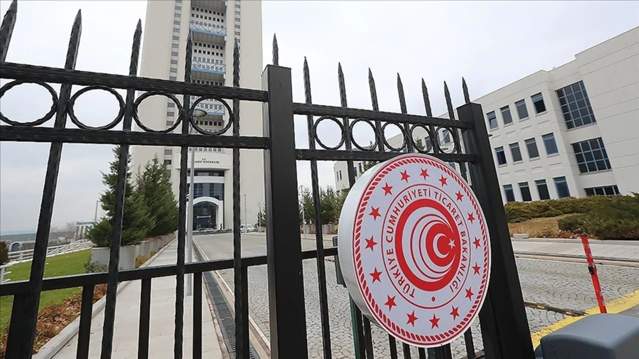 Ticaret Bakanlığı'ndan indirimli satışlar için yeni düzenlemeler ve dikkat edilecek hususlar açıklandı.