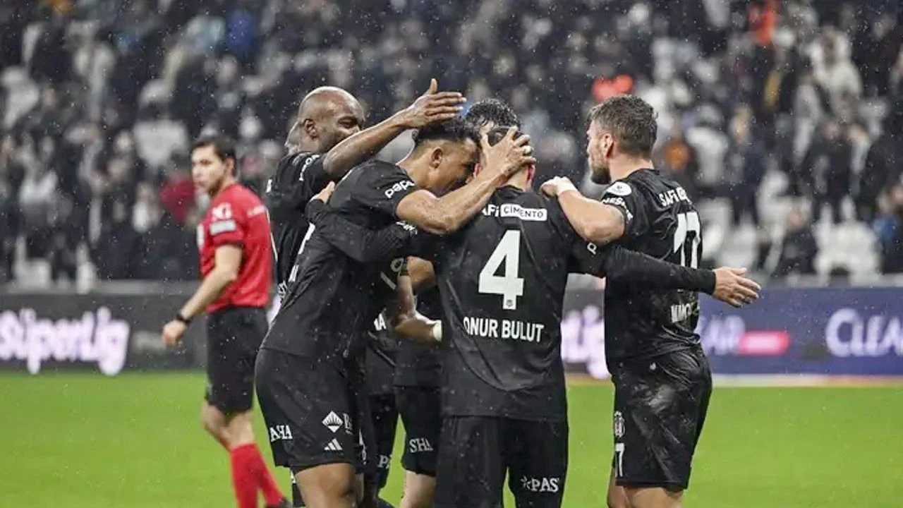 Beşiktaş, yeni transferlerle sahaya çıktığı maçta Shakhtar'a 4-2 kaybetti