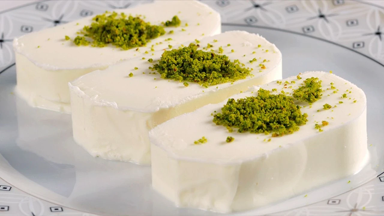 Maraş Dondurması, TasteAtlas'ın "Dünyanın En İyi Soğuk Tatlıları" listesinde zirveye yerleşti!