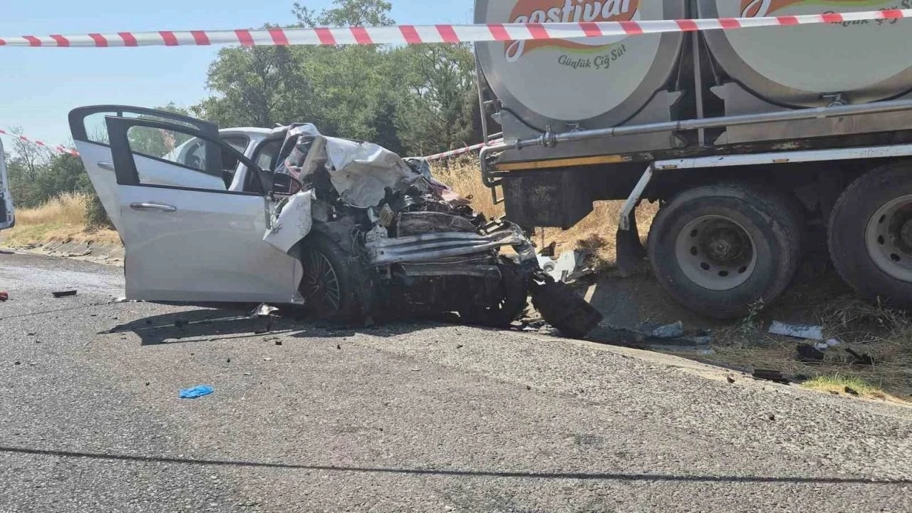 Tekirdağ'da süt kamyonu feci kaza yaptı: 4 kişi hayatını kaybetti