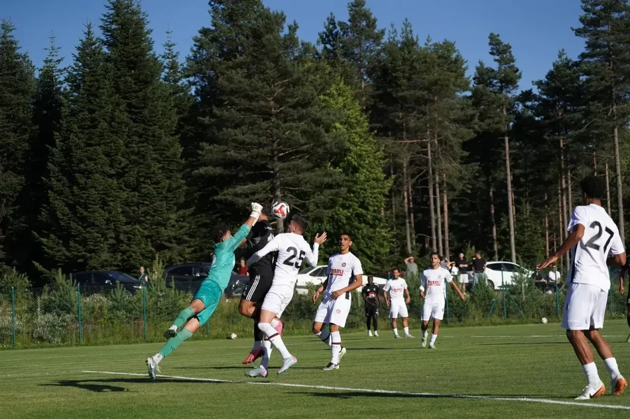 Kocaelispor 16 yıl aradan sonra Süper Lig'de; Sivasspor ile son prova maçına çıkıyor!