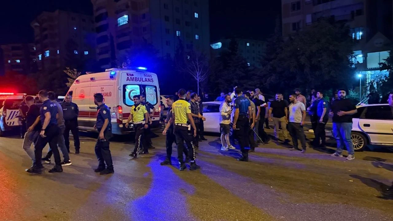 Gaziantep'te kavşakta kaza: 6 yaralı, kavga sırasında 12 kişi gözaltına alındı