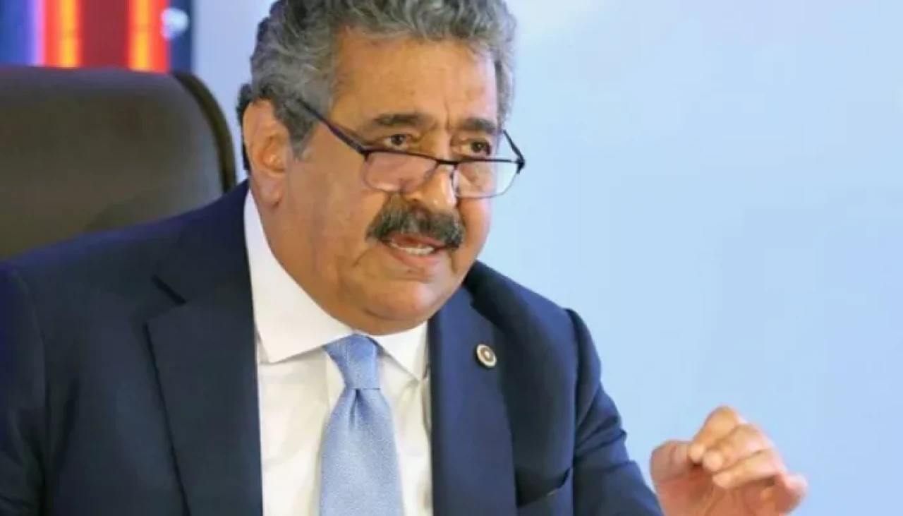 MHP'li Feti Yıldız'ın Çalışma Masası: Öcalan'dan Zweig'a İlginç Kitaplar