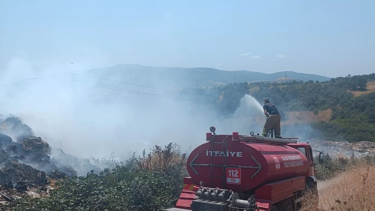 Göbel Mahallesi'nde çöplükte çıkan yangın kontrol altına alındı, soğutma çalışmaları devam ediyor