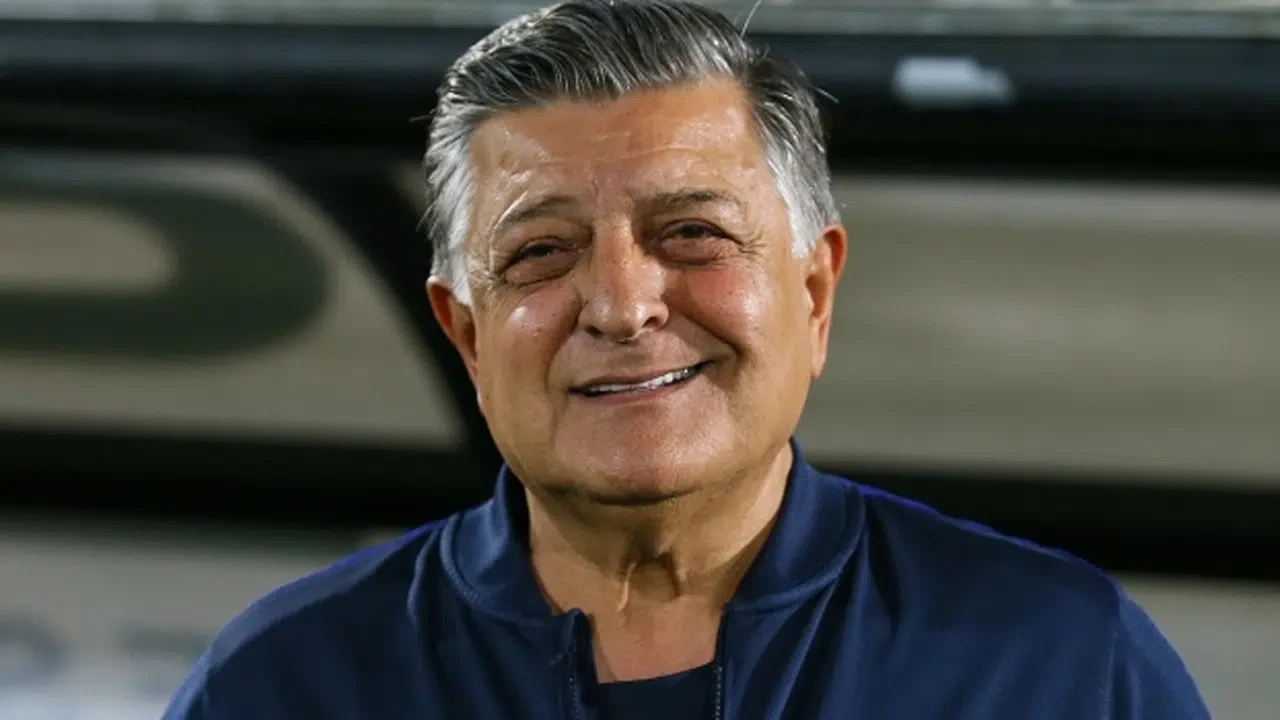 Yılmaz Vural: Çılgın Hoca'nın Futbol Yolculuğu ve Renkli Kariyeri