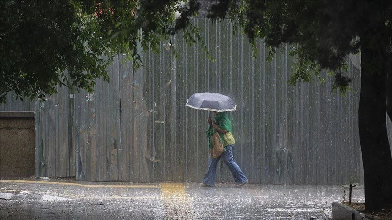 Doğu Karadeniz ve Doğu Anadolu için şiddetli yağış ve fırtına uyarısı yapıldı