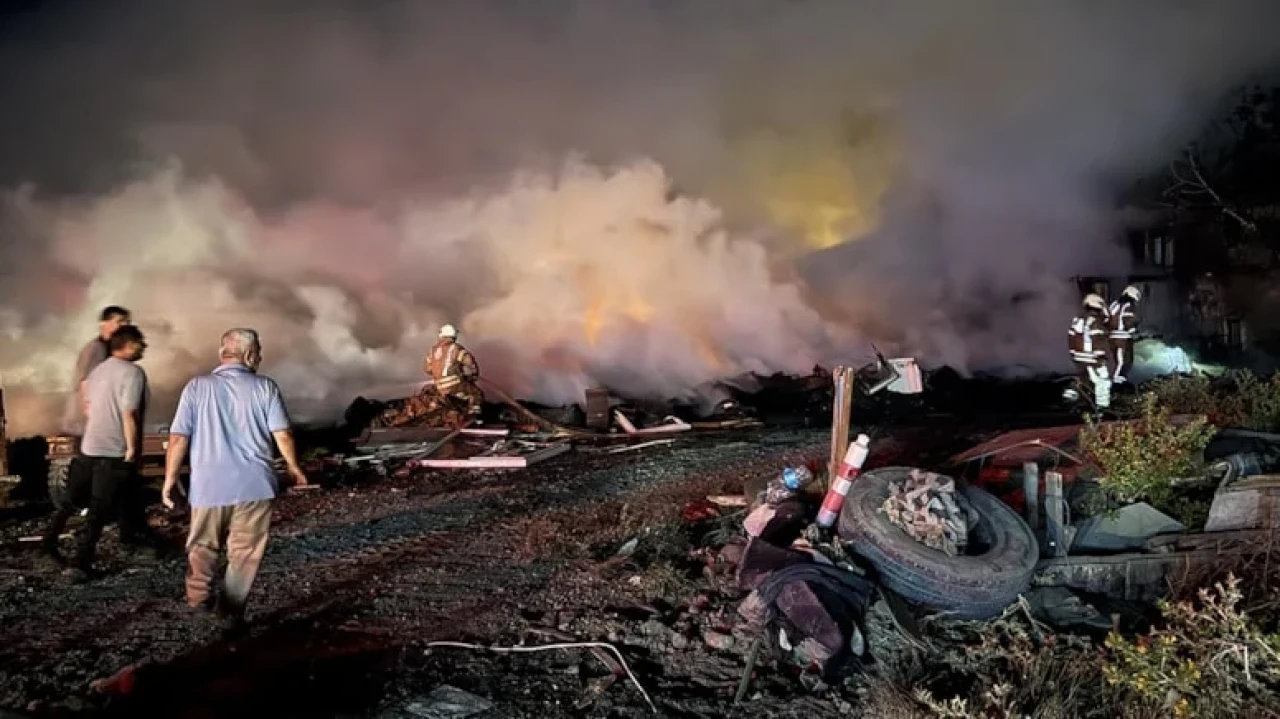 Yangın deponun yanındaki eve sıçradı, itfaiye eri tedavi altına alındı