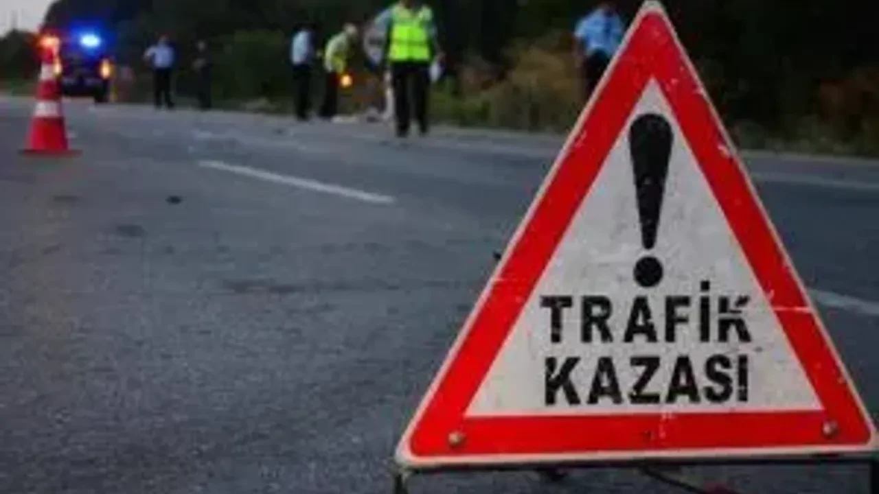 Uşak'ta kamyonet-tır kazasında bir kişi hayatını kaybetti, soruşturma başlatıldı.