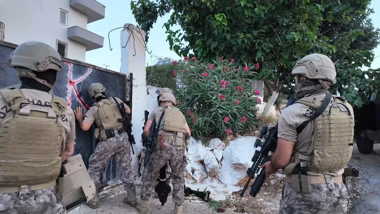 Mersin'de fuhuş çetesi çökertildi: 22 gözaltı, 50 milyon lira değerinde mal varlığına el konuldu
