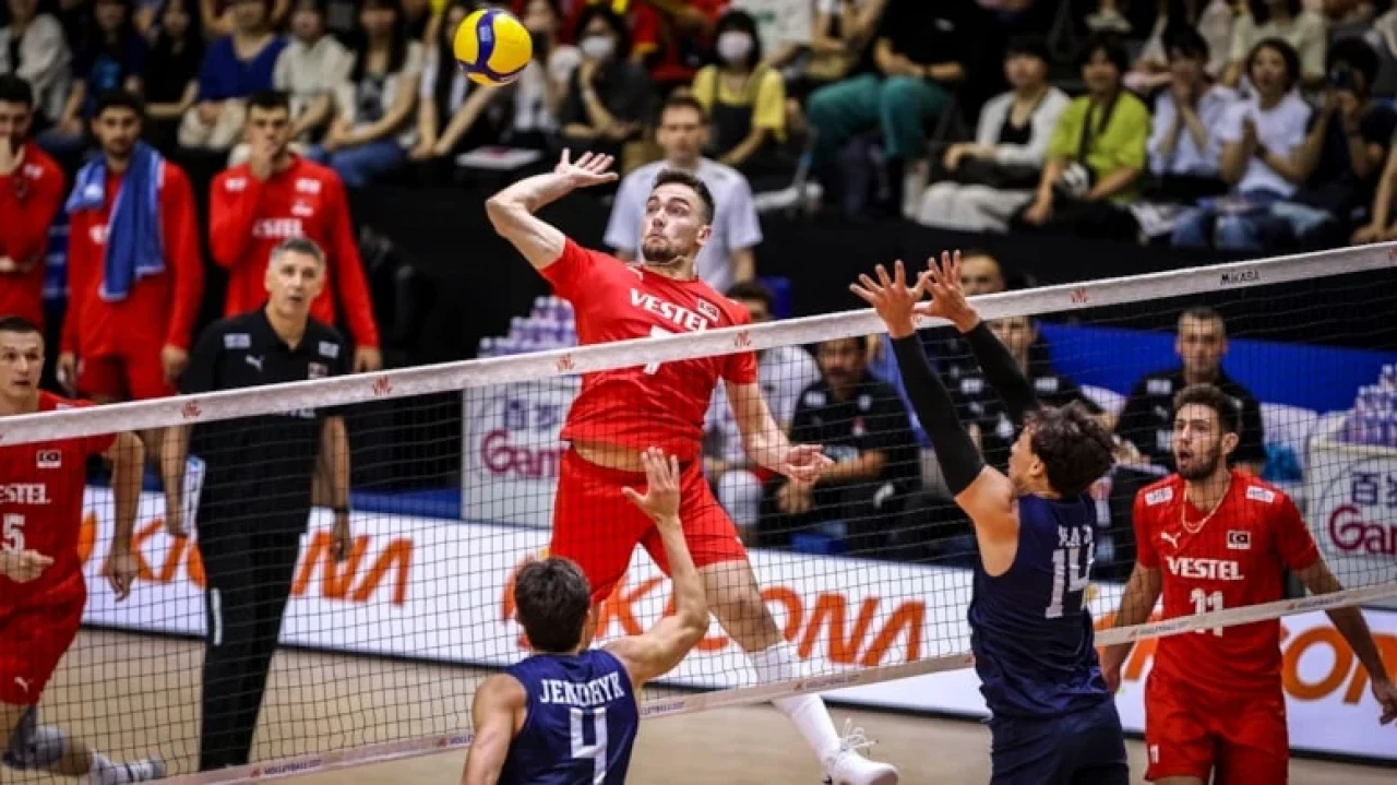 A Milli Voleybol Takımı, ABD'ye 3-0 Mağlup, Almanya'ya Hazırlanıyor