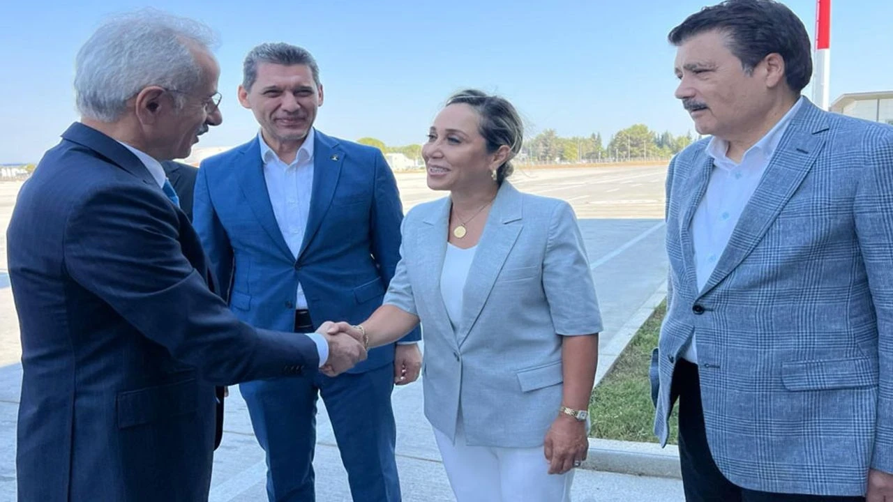 Ulaştırma Bakanı Uraloğlu, Antalya'da iki büyük projenin temelini attı ve yat limanını açtı