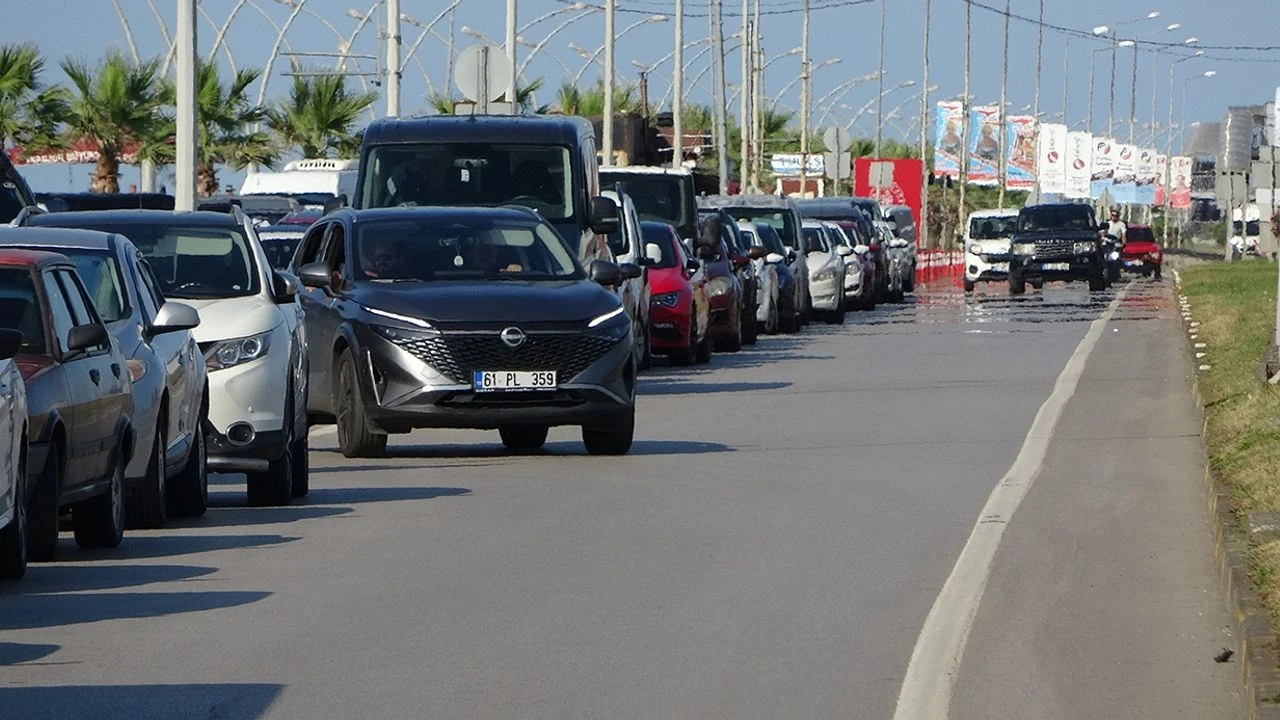 Trabzon'da 278 bin araç, otopark sorunu ve trafik yoğunluğu artıyor!