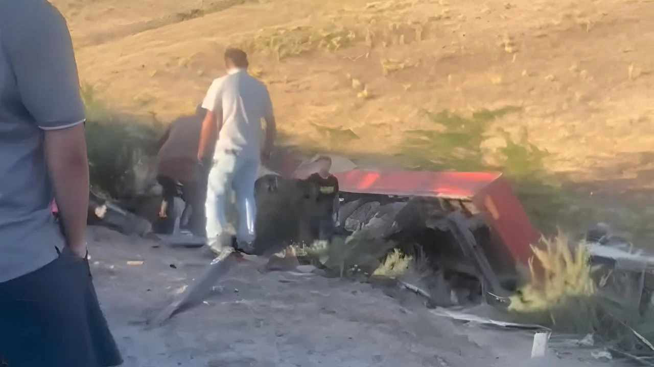 Niğde'de zincirleme trafik kazası: TIR, minibüs ve otomobil çarpıştı, 16 yaralı!