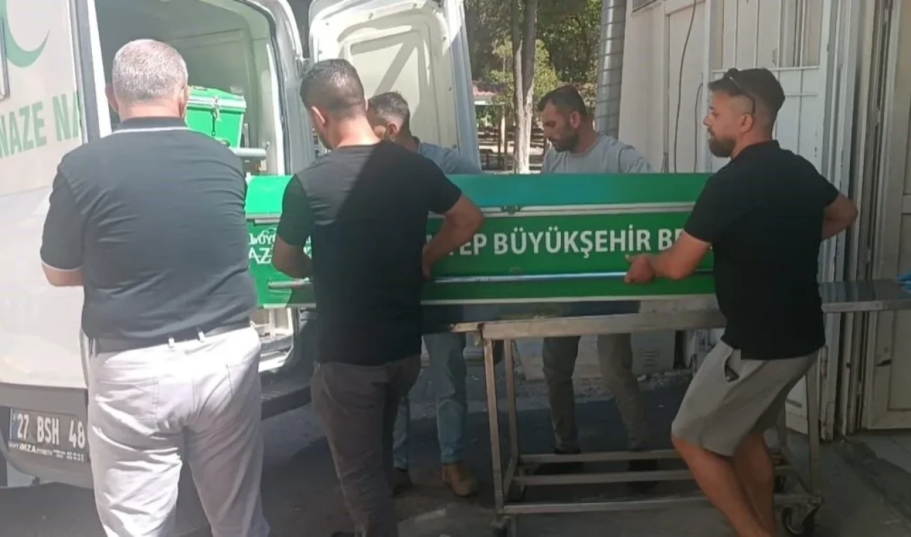 Gaziantep'te 6 yaşındaki Özlem, bornoz ipi ile oyun oynarken hayatını kaybetti