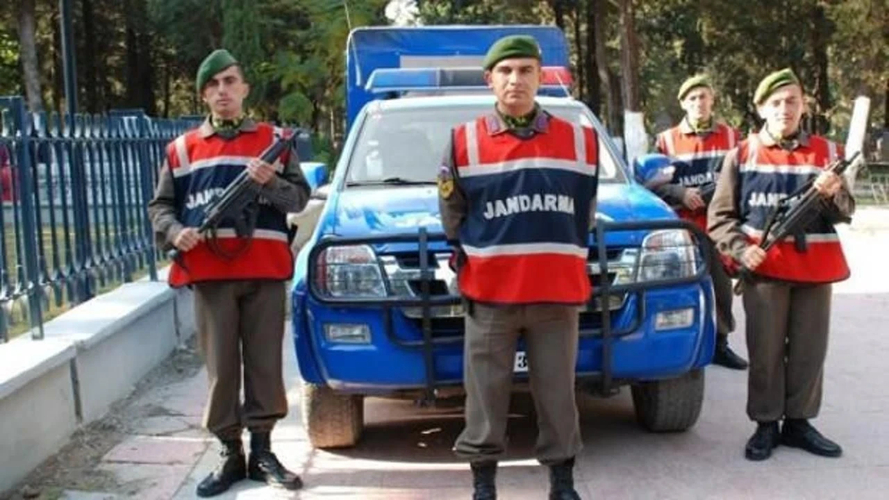 Rüyada Jandarma Görmek: Güvenlikten Otoriteye Giden Semboller