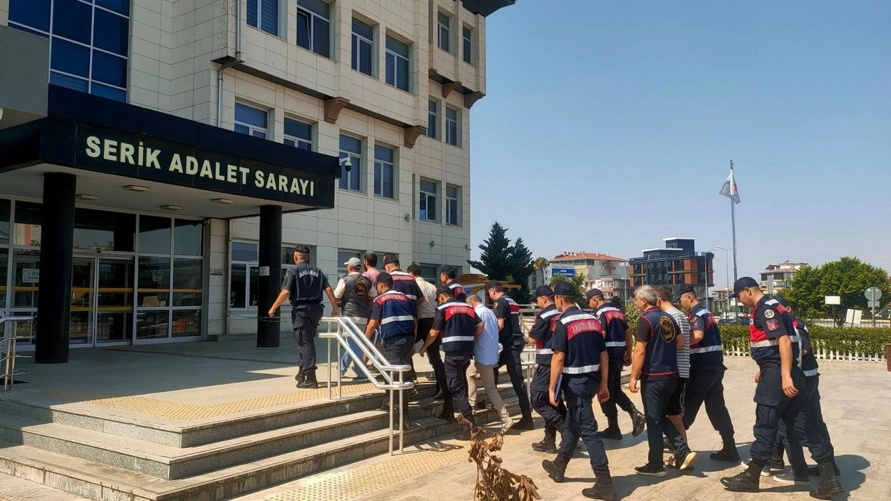 Serik'te JASAT Operasyonu: 7 Hükümlü Cezaevine Gönderildi