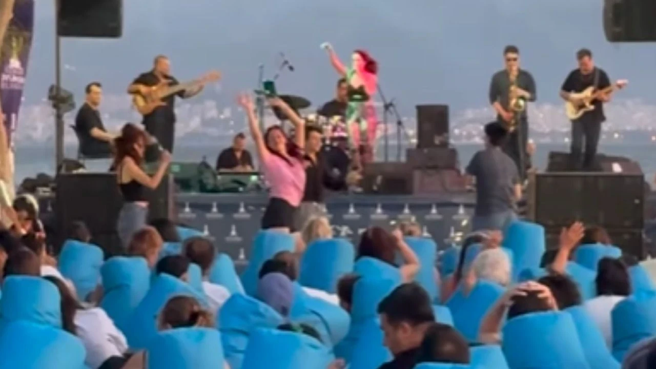 İzmir'de gün batımında müzik keyfi: Ücretsiz konserler Ağustos'ta başlıyor!