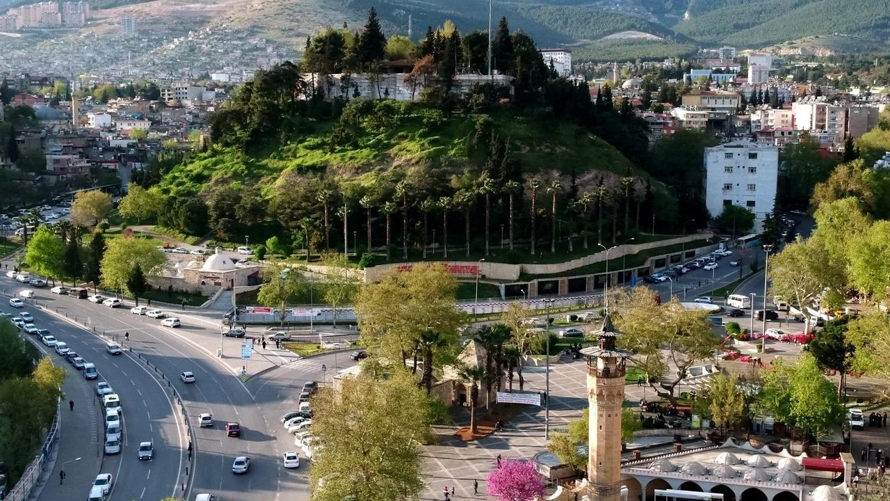 Dulkadiroğlu Belediyesi'nden yaz sıcaklarında ücretsiz su dağıtımı hizmeti