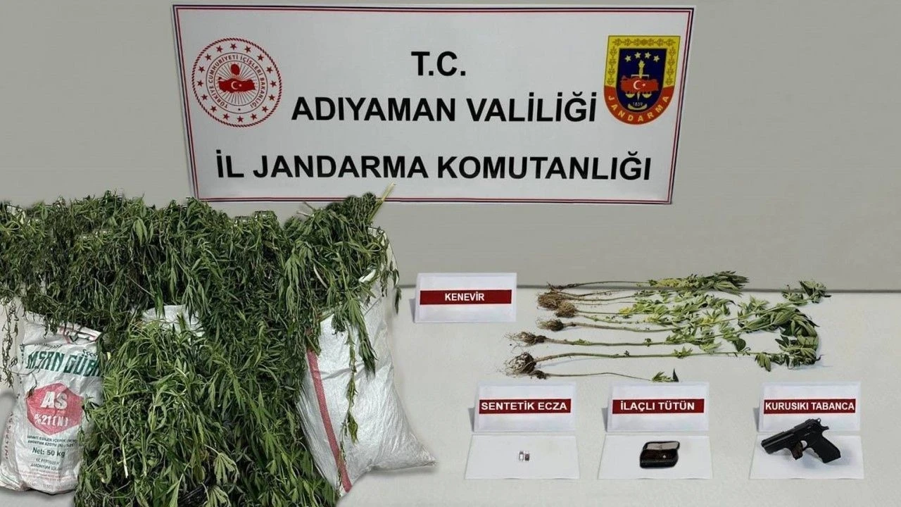 Adıyaman'da uyuşturucu operasyonu: 25 kg esrar ve 5 şüpheli gözaltında!