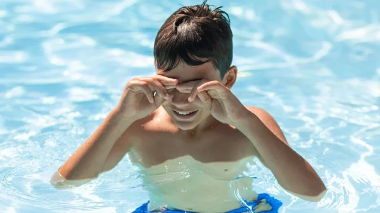 Havuzdan bulaşan göz enfeksiyonları: Dr. Öztürk'den hijyen uyarısı ve önemli bilgiler