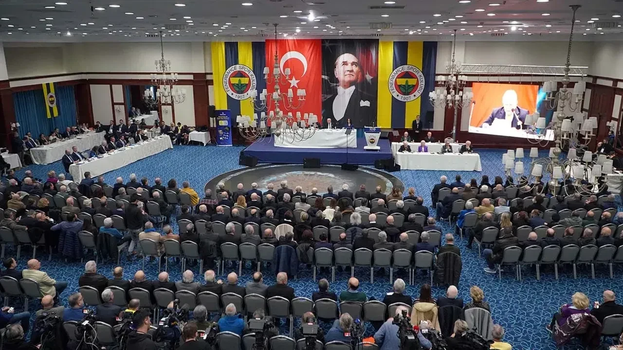 Fenerbahçe'de YDK toplantısında Koç ve Yıldırım arasında gergin tartışma! İmza sahtekarlığı iddiaları gündemde.