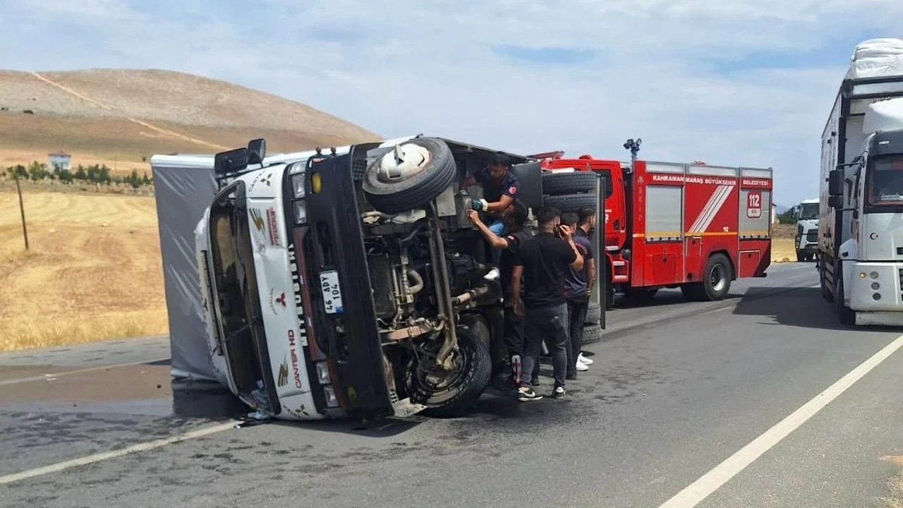 Afşin'de kamyonet devrildi, 2 kişi hastaneye kaldırıldı