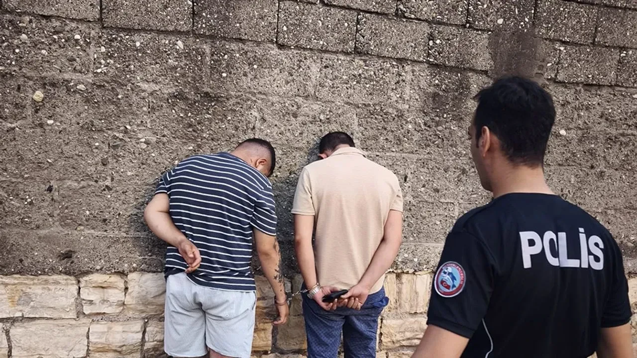 Yunus Timleri, Kahramanmaraş'ta 490 adet metamfetaminle zehir tacirlerine darbe indirdi