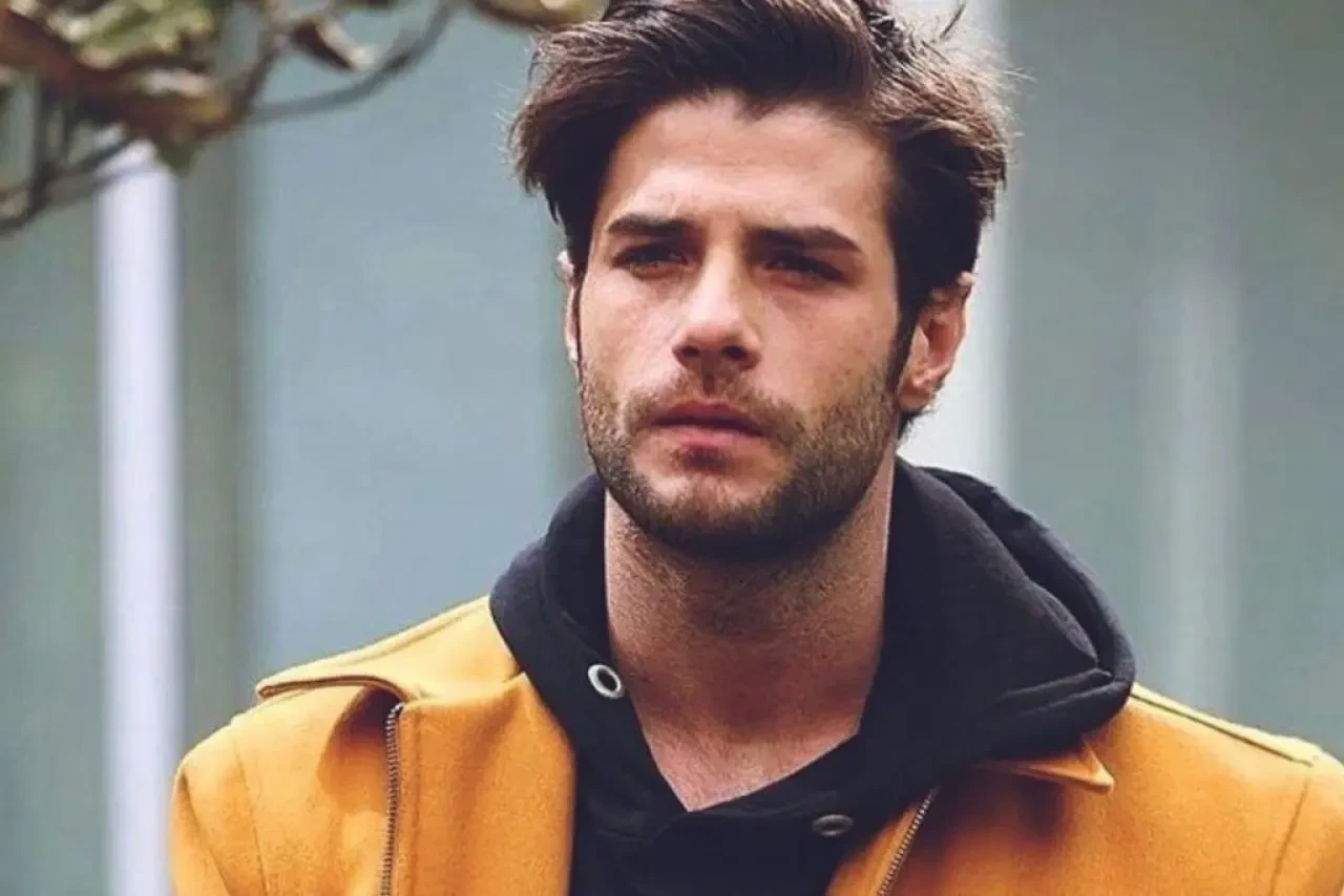 Berk Cankat: Grafik Tasarımdan Tiyatroya Uzanan Başarılı Yolculuk