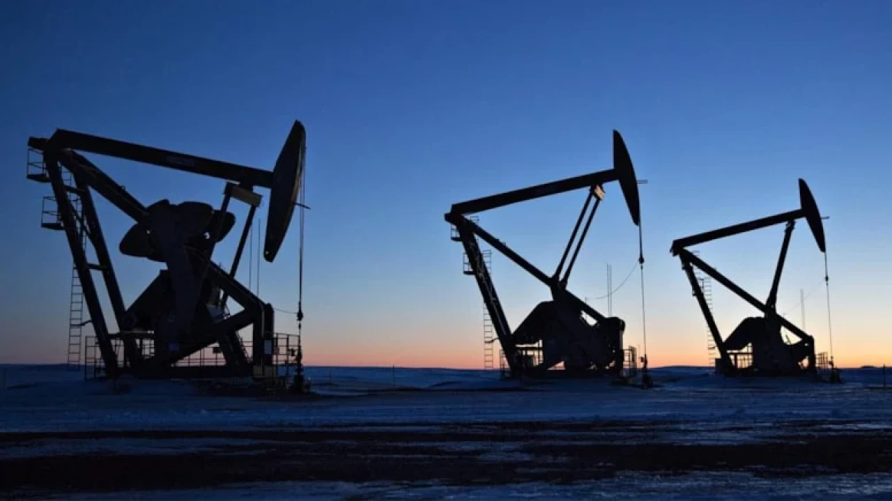 Brent petrol fiyatı 70,54 dolara yükseldi, jeopolitik riskler etki ediyor