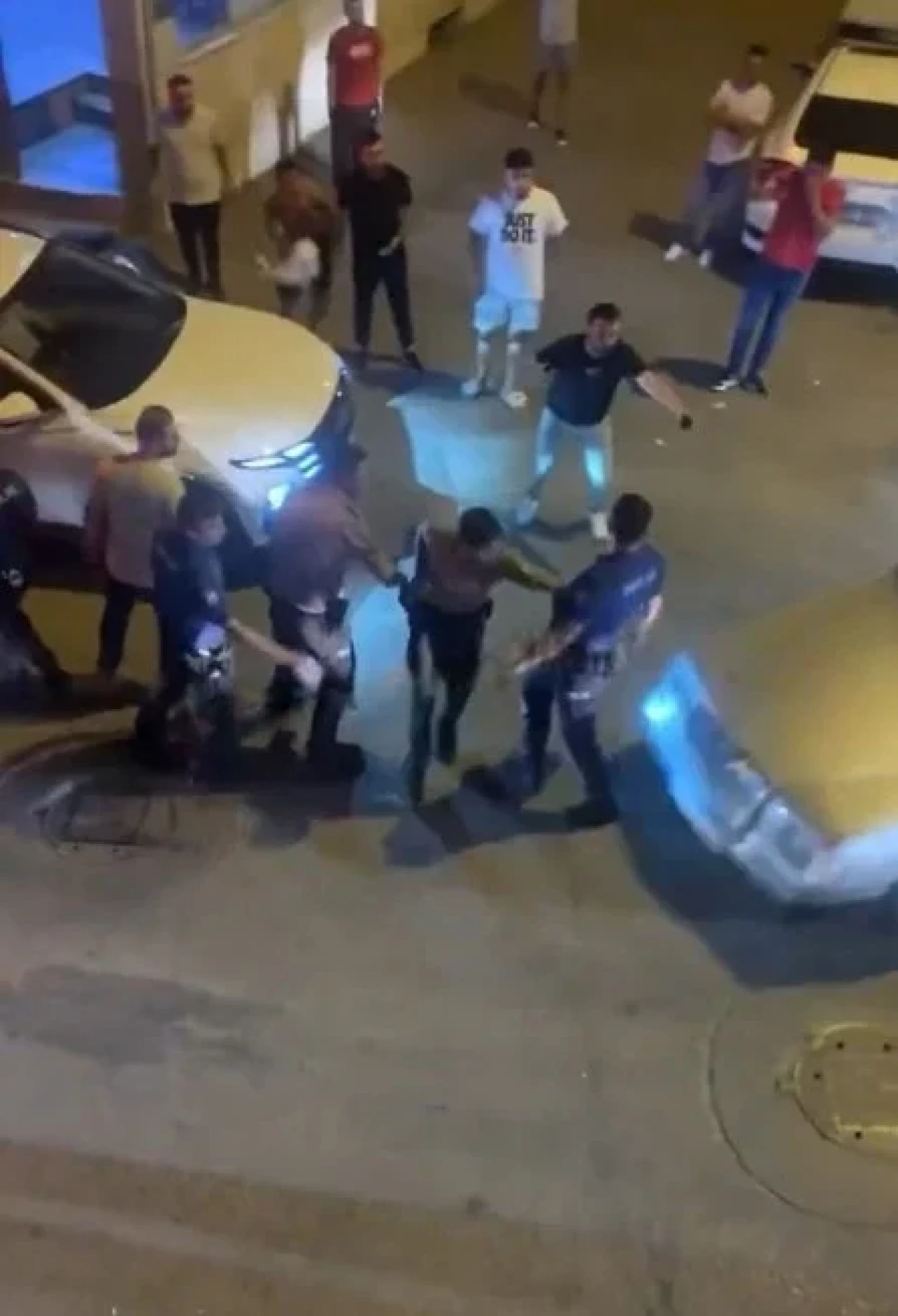 Bursa'da polis memuruna çarpan şüpheli aranıyor, iki gözaltı var