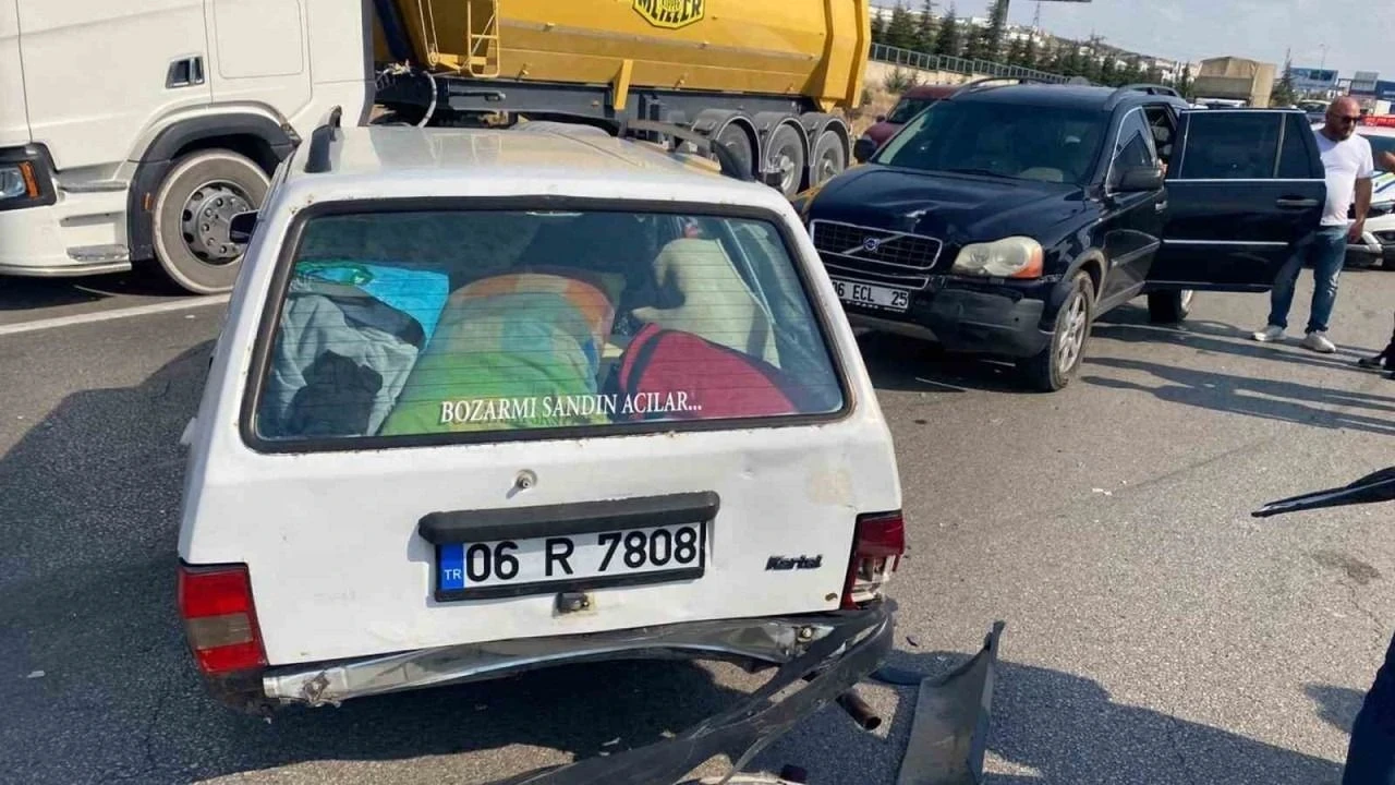 Kırıkkale’deki zincirleme trafik kazasında 3 kişi yaralandı, sağlık durumu iyi