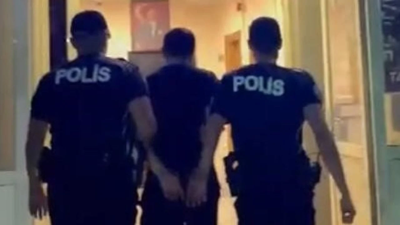Uzun Süre Firari Olan Şahıs İzmir'de Yakalandı, Hapis Cezasına Girdi