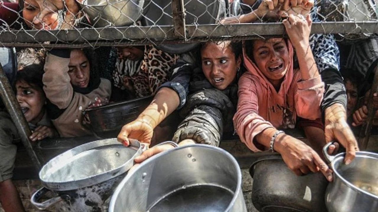 Gazze'de insani yardım çalışanları açlık ve tükenmişlikle mücadele ediyor