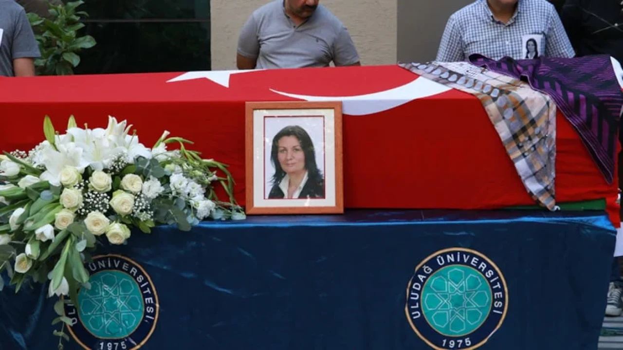 Eski Milletvekili Lale Karabıyık için düzenlenen tören, akademik ve siyasi camiayı bir araya getirdi.