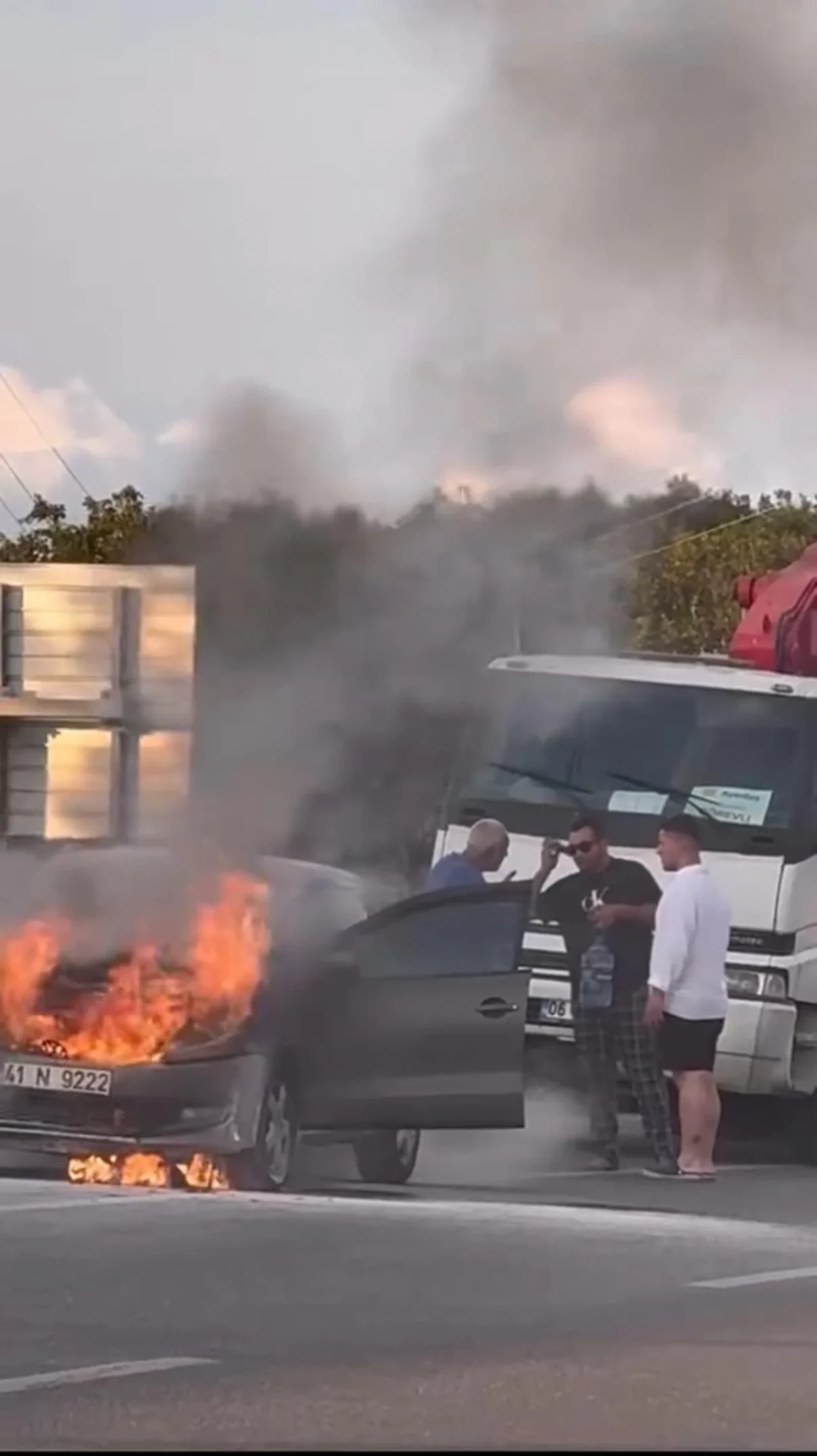Şile'de otomobil yangını paniği: Araç tamamen yandı, inceleme başlatıldı!