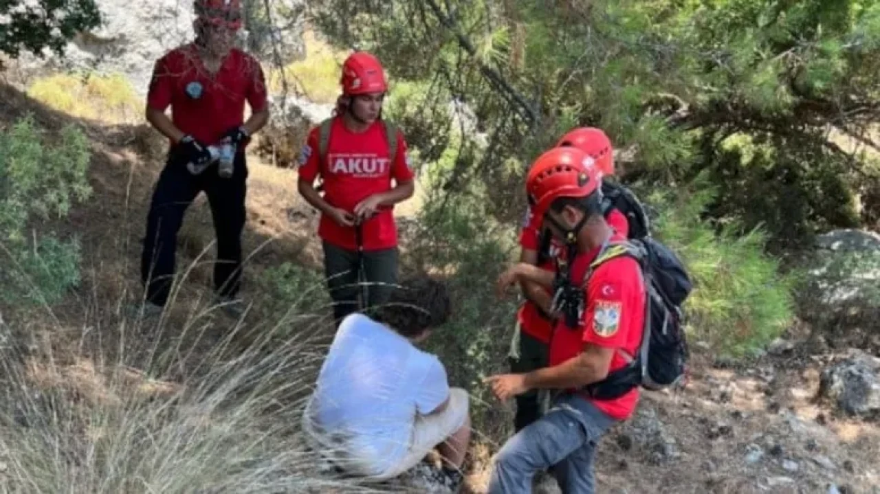 Yürüyüşe çıkan Rus turist kayboldu, JAK ve AKUT ekibi tarafından kurtarıldı