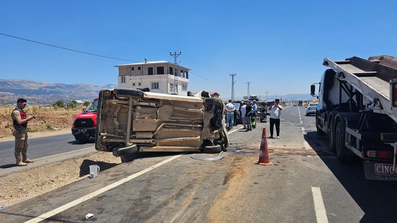 Kahramanmaraş'ta Trafik Kazası: İki Araç Çarpıştı, 4 Yaralı