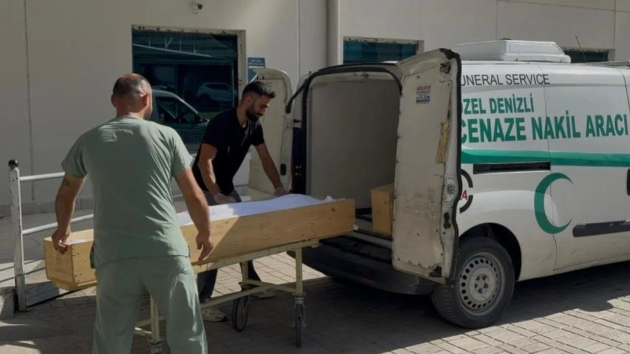 Pamukkale'de Motosiklet-Kamyonet Çarpışması: 21 Yaşındaki Öğrenci Hayatını Kaybetti
