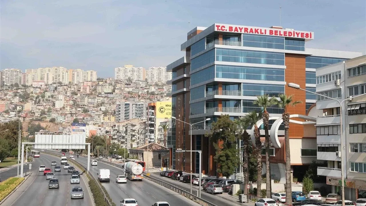 İzmir'de Bayraklı Belediyesi'ne yolsuzluk operasyonu: Başkan Yardımcısı gözaltında!