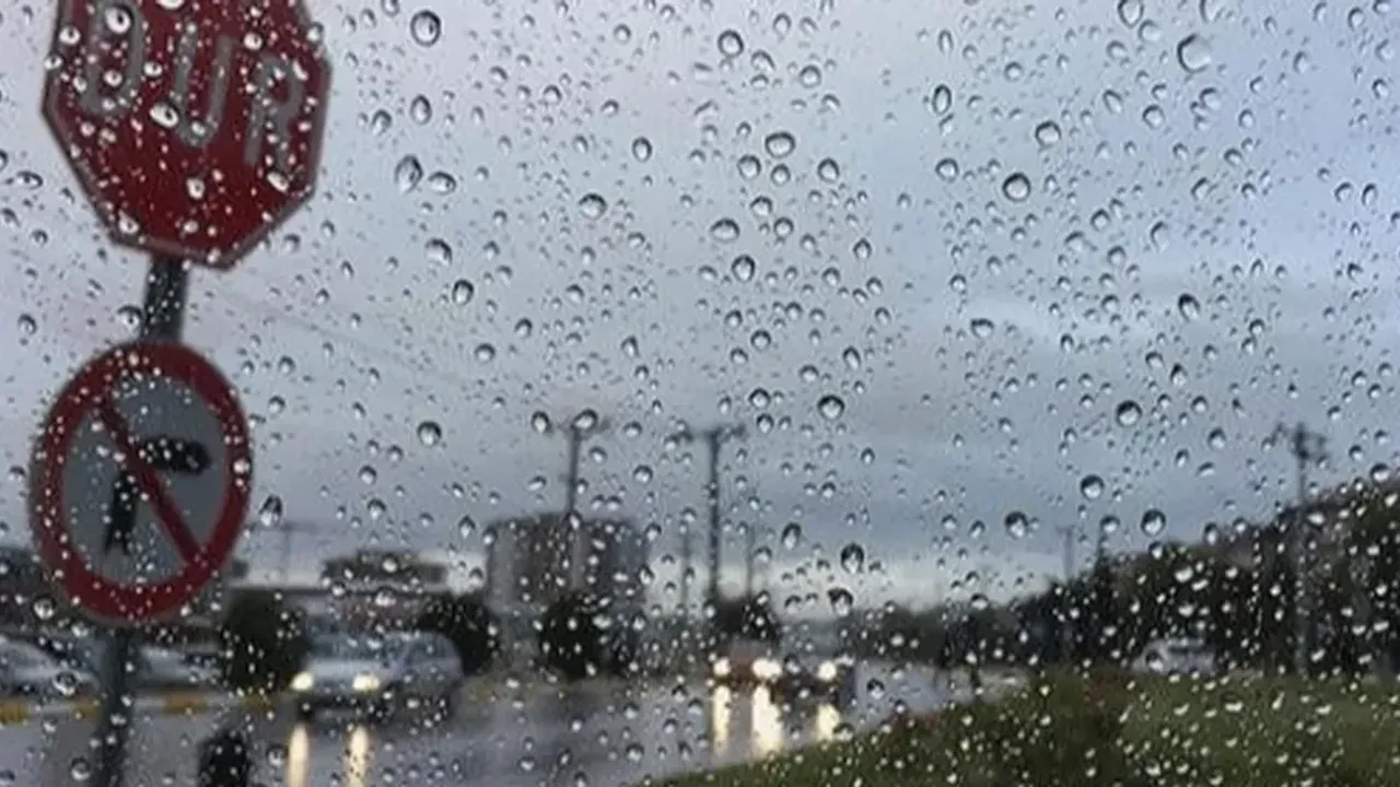 Türkiye'de Sıcaklıklar Düşüyor, 14 İlde Kuvvetli Sağanak Yağış Bekleniyor!