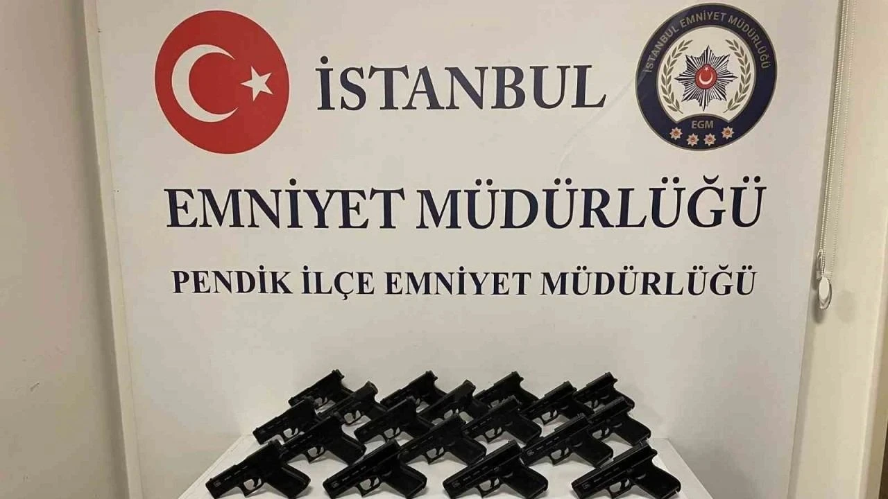Pendik'te silah ticareti operasyonunda 3 şüpheli yakalandı, çok sayıda ruhsatsız silah ele geçirildi.