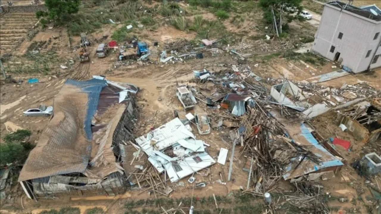 Çin’de sağanak yağışlar sel ve heyelanlara yol açtı, dört ölü, sekiz kayıp var.