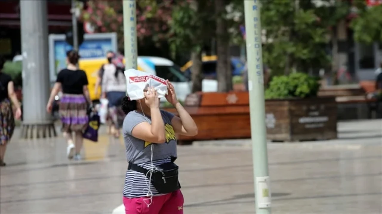 Sıcak Hava Kalp Krizi Riskini Artırıyor, Hastalara Önemli Uyarılar Geldi