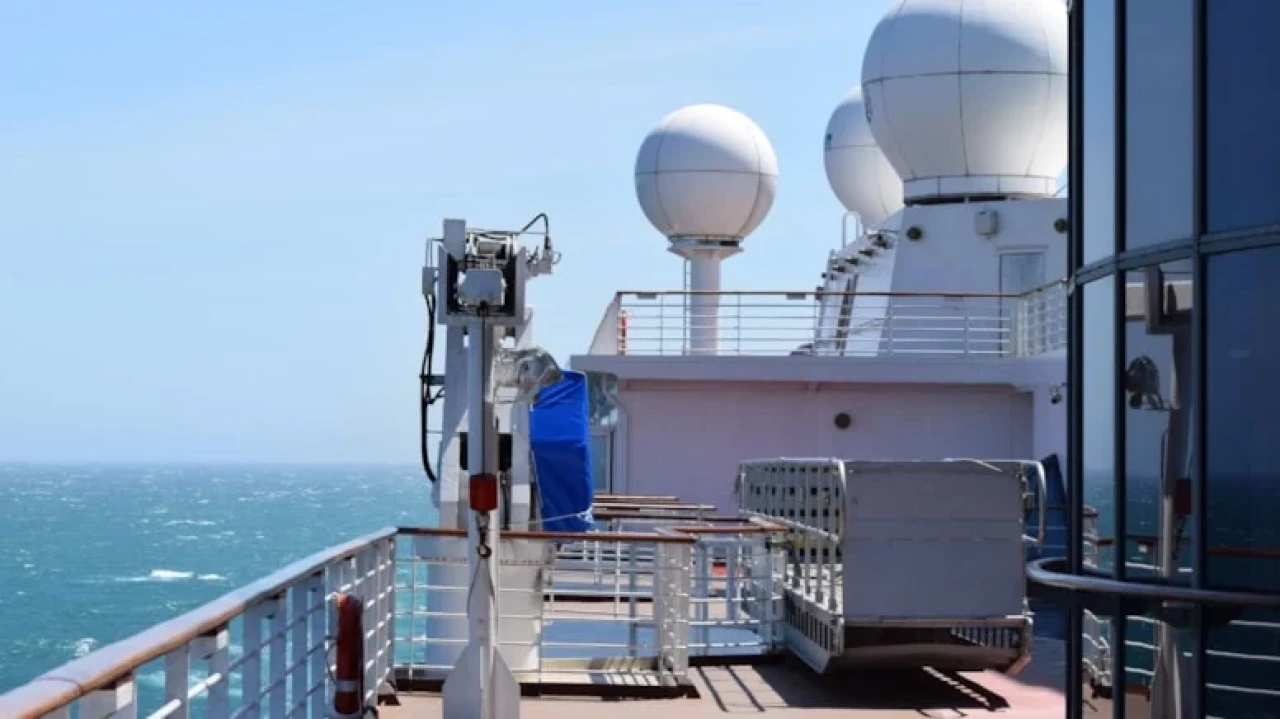 Dev yolcu gemilerindeki beyaz radom kürelerinin önemi ve işlevleri ortaya çıktı