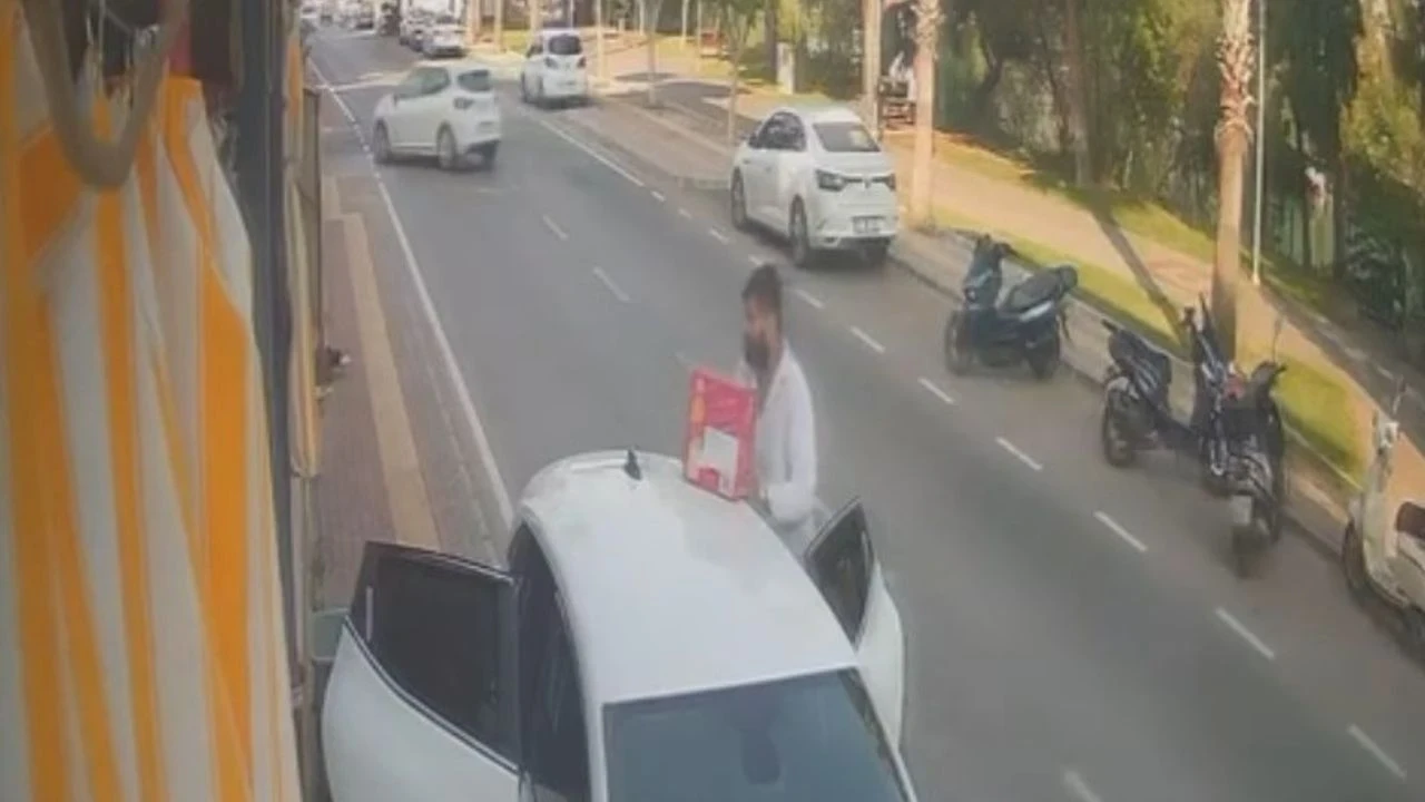 Antalya'da markette malzeme indiren çalışana otomobil çarptı, hafif yaralandı