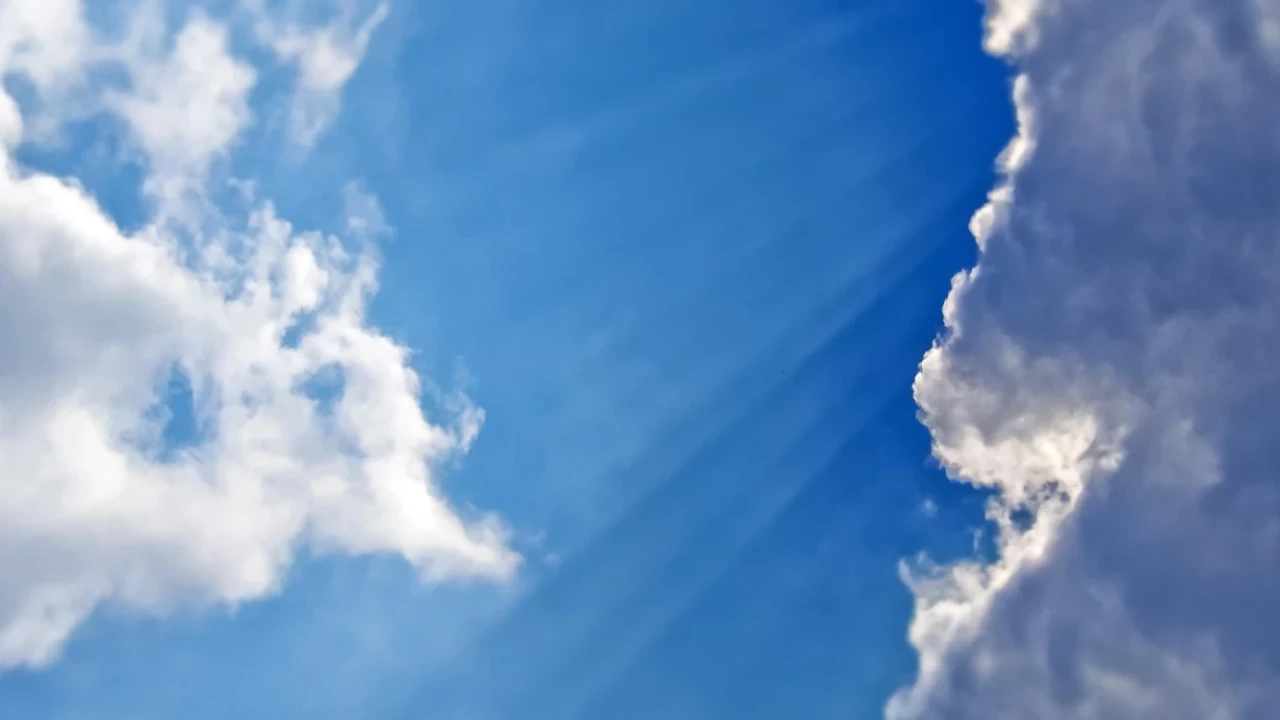 İzmir'de Hava Durumu: Sıcaklık 32 Dereceye Ulaşacak, Nem Oranı %50-57 Arasında